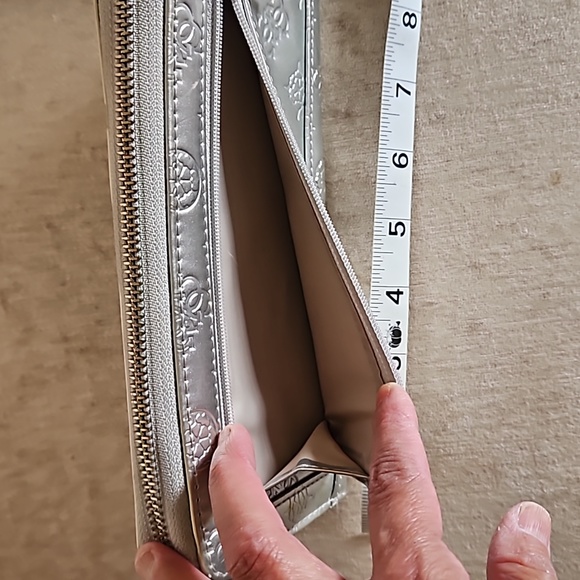 Guess wallet NWOT - Picture 7 of 9